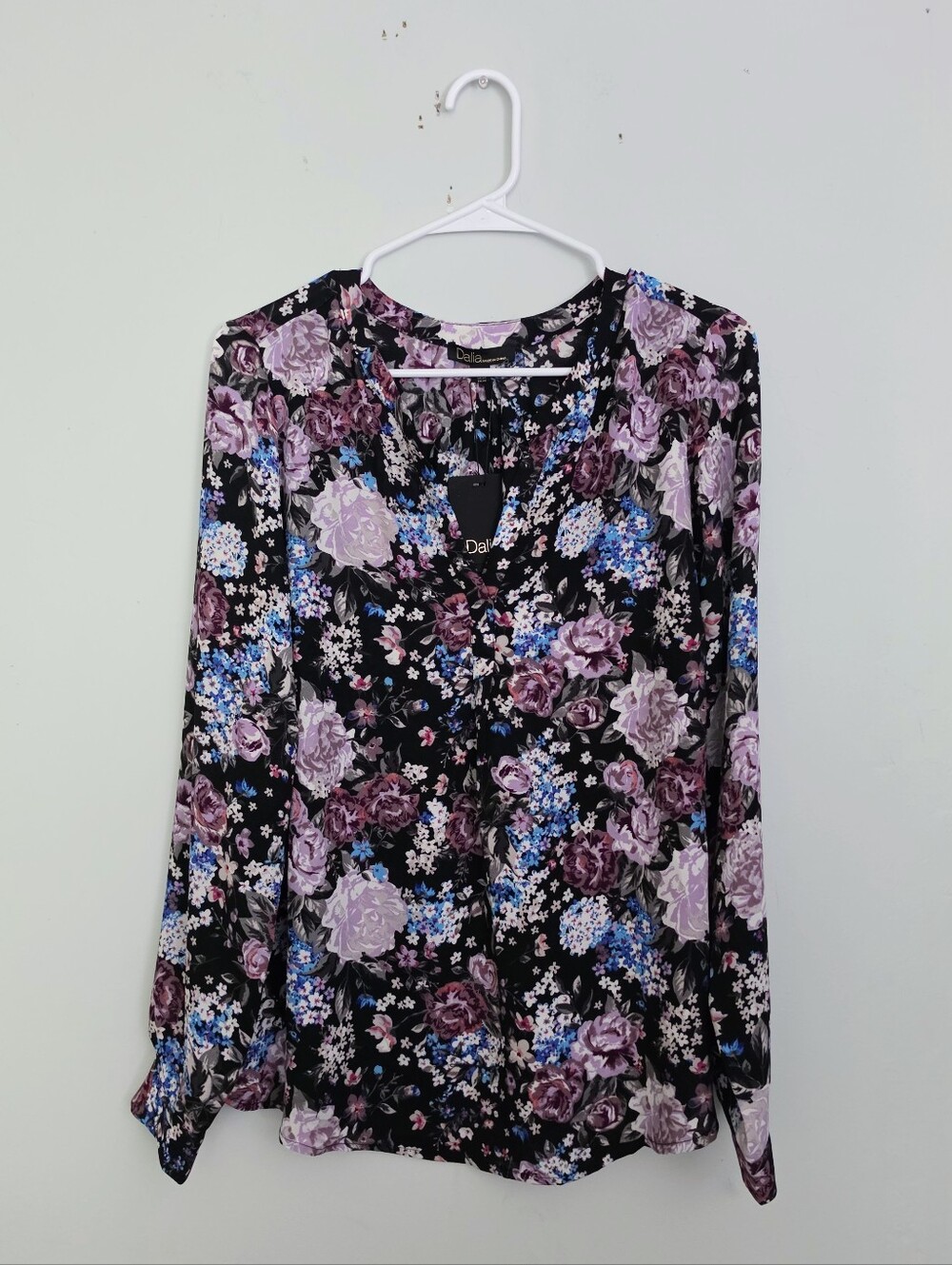 NWT Dalia Black Floral Long-Sleeve V-Neck Blouse